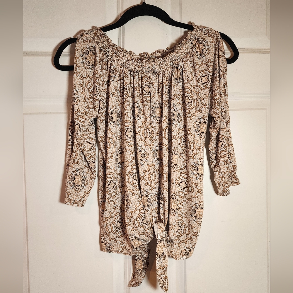Max Studio Tan White Geometric Pattern Cold Shoulder Tied Hem Blouse XS